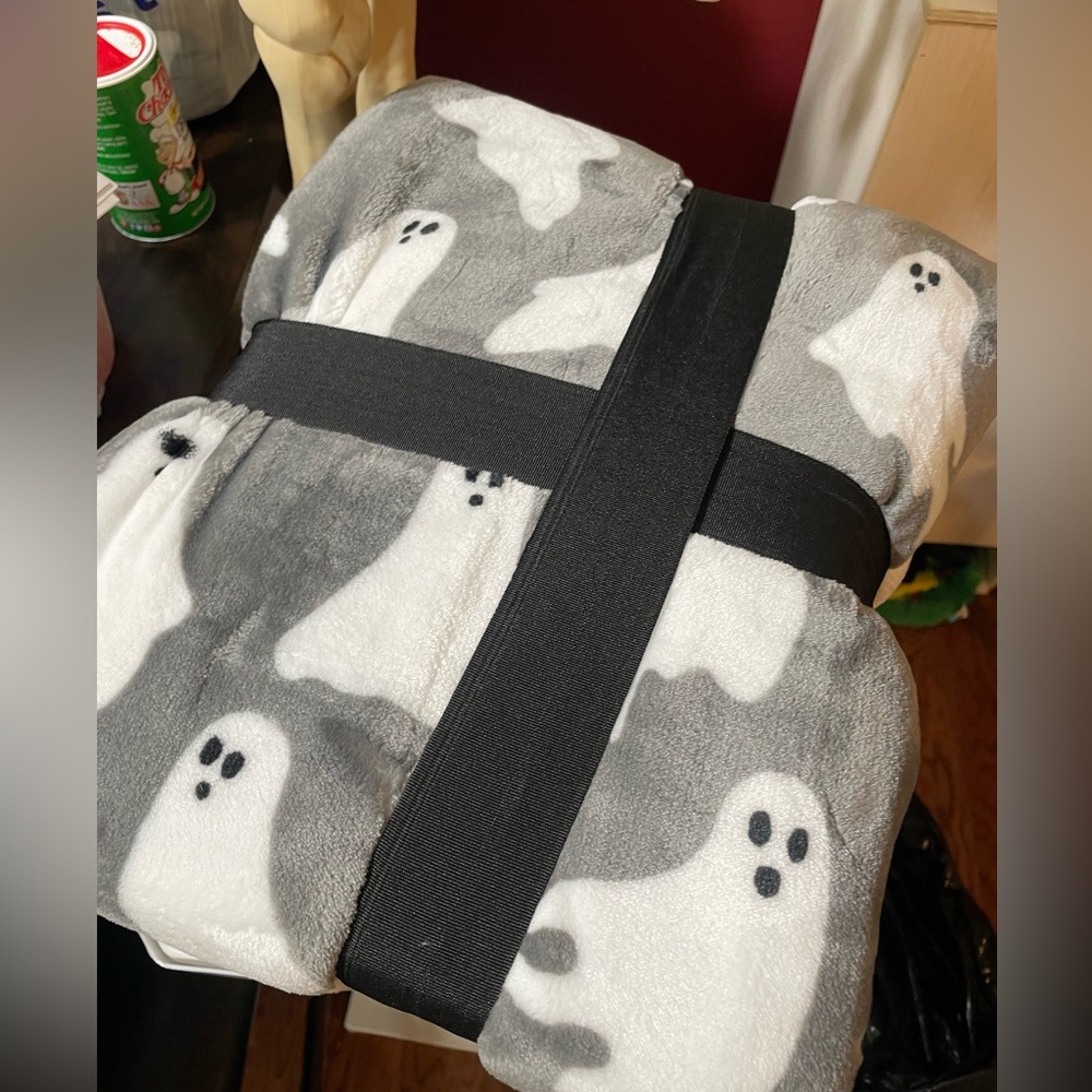 Halloween Themed Gray Plush Ghosts Blanket